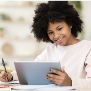 Woman taking a Self Paced Build Your Brand Course